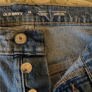 55. Old Navy Relaxed Fit Woman’s Mid-rise Jeans size 14 petite